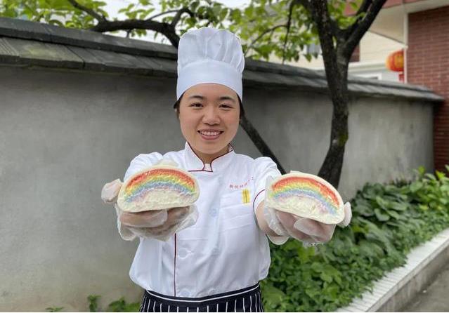 蘭州美女辭職做饅頭 一天賣(mài)近萬(wàn)個(gè)